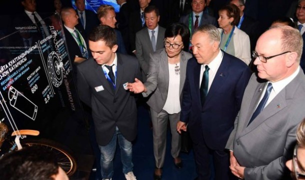 Назарбаев посетил павильон Княжества Монако совместно с Князем Альбером II Назарбаев посетил павильон Княжества Монако совместно с Князем Альбером II